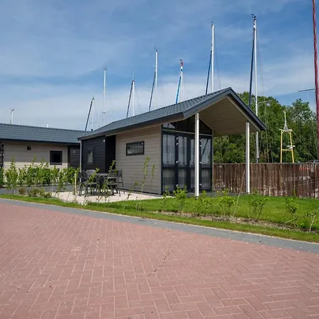 Lakeside With Garden Holiday home Bovenkarspel